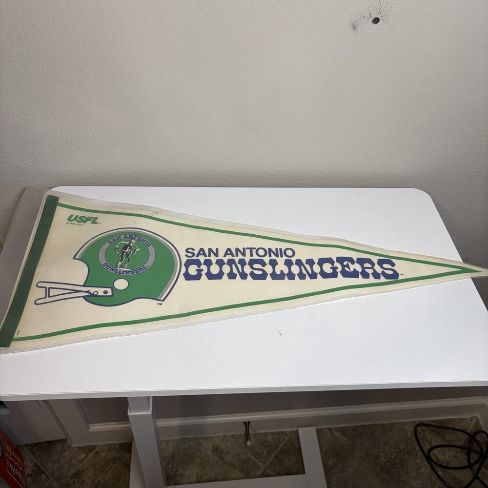 1982 USFL Football San Antonio Gunslingers Full Size Pennant Rare Plastic Cover